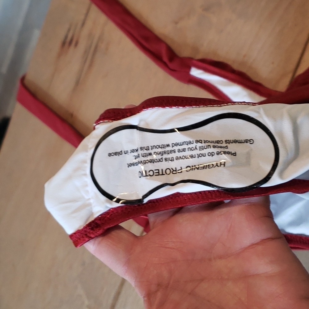 LADIES NWT CUPSHE RUFFLED ONE PIECE SWIMSUIT WITH TIE BELT SZ SMALL - Picture 12 of 15